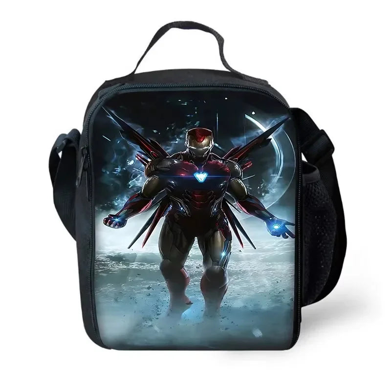 Avengers Iron Man Brotdose - Flügel ausgefahren, blauer Reaktor