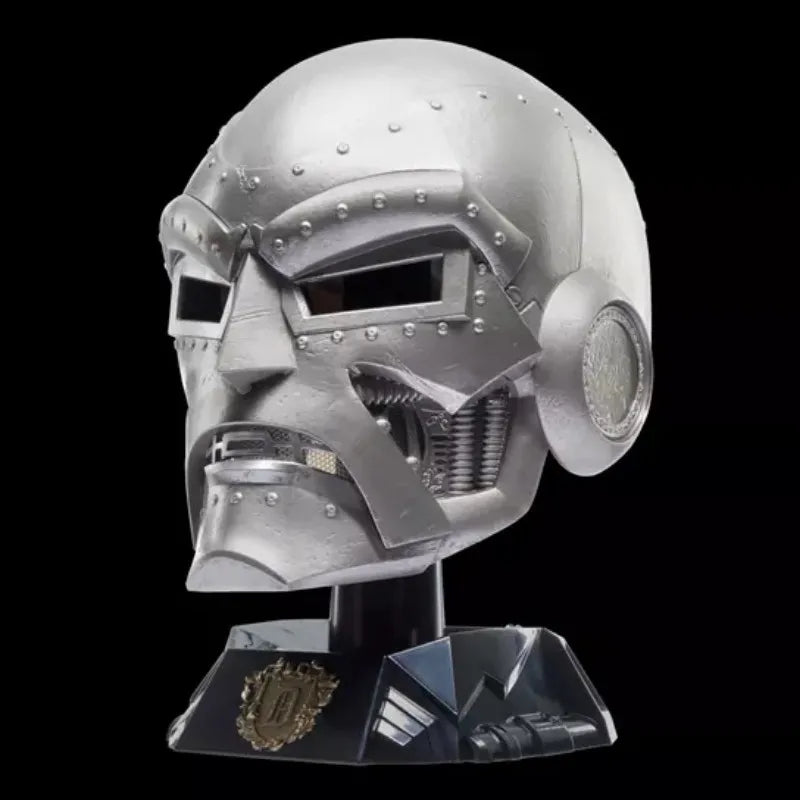 Doctor Doom Maske - Silberner Kunstharzhelm mit Umhang