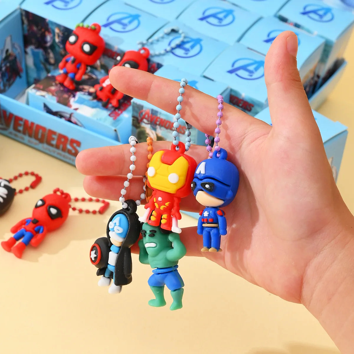 Blind Box Schlüsselanhänger Silikon Avengers - 24 Stück Packung