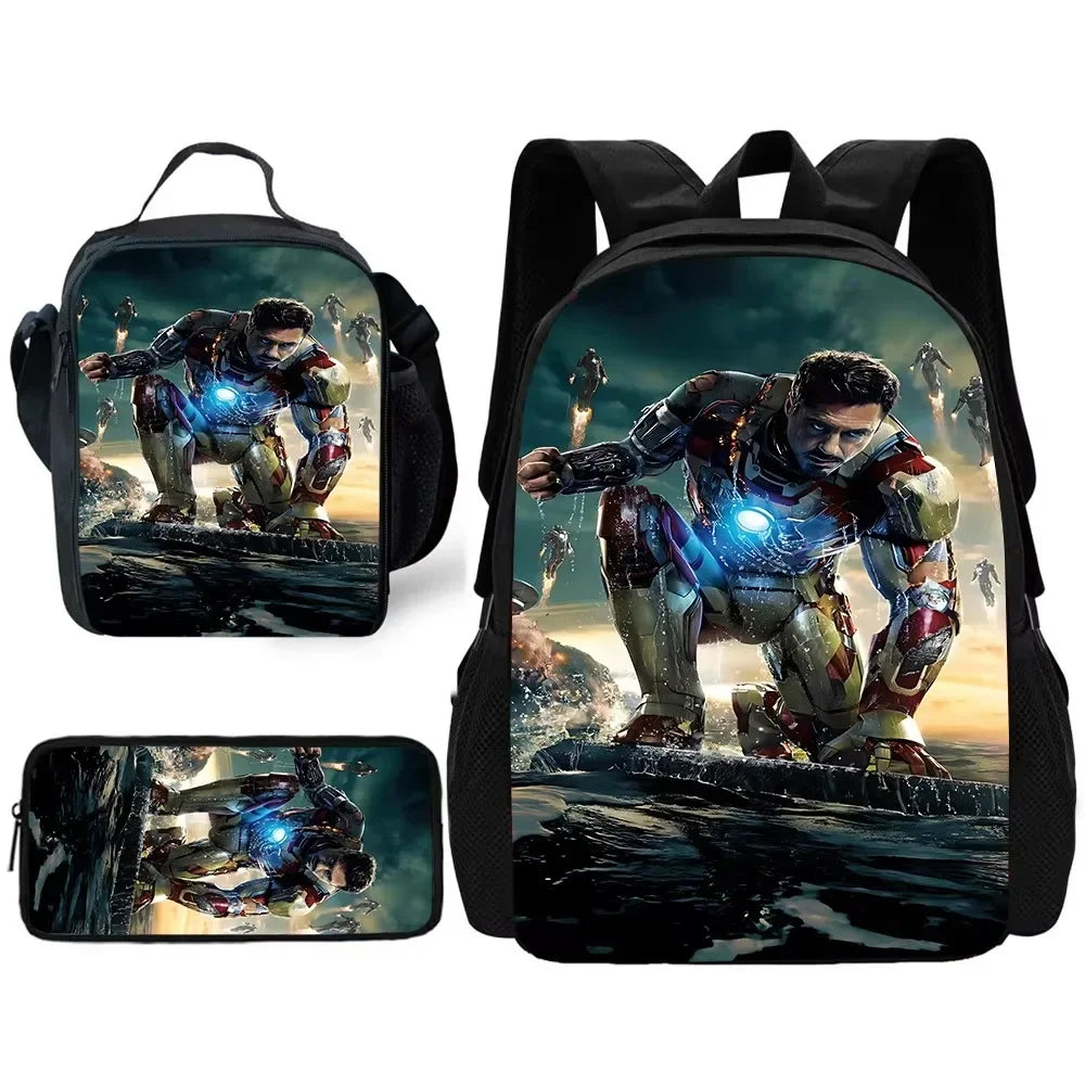 Set Federmäppchen Avengers Iron Man - Kauernd, Gesicht unbedeckt