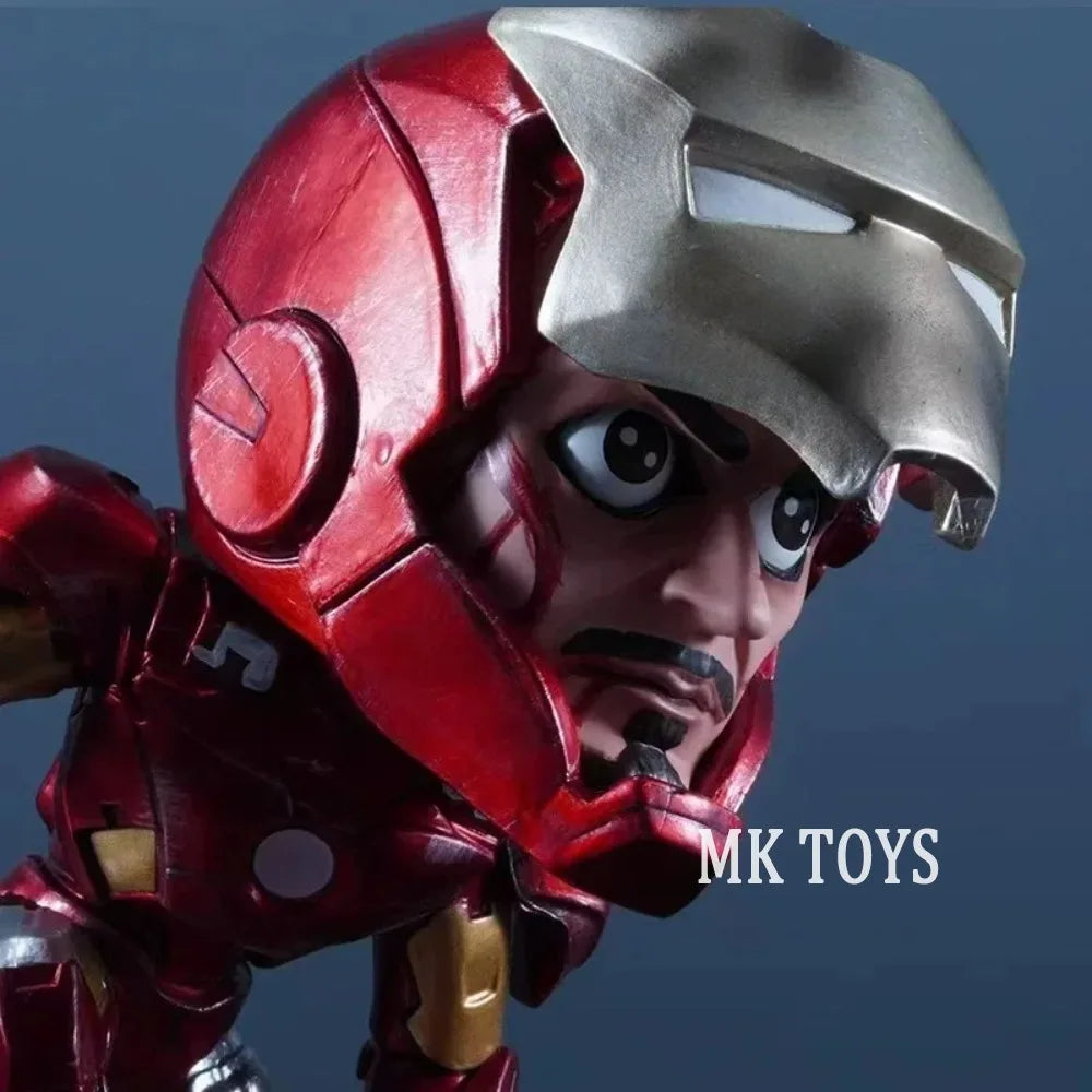 Iron Man Figur Knieend Chibi-Stil - MK Toys 13cm