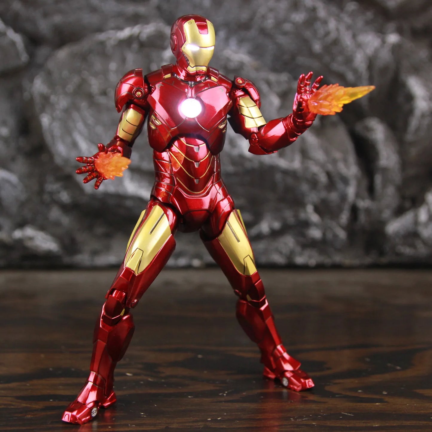 LED-Figur Avengers Iron Man Mark IV – stehende Pose mit austauschbaren Händen