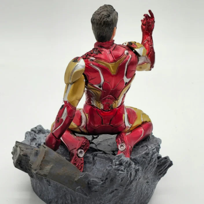 Iron Man MK85 Statue – Tony Stark Fingerschnippen auf Trümmern