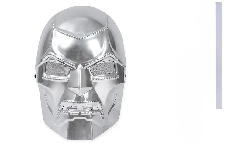 Doctor Doom Kostüm – silberner Rüstungsanzug mit schwarzem Umhang