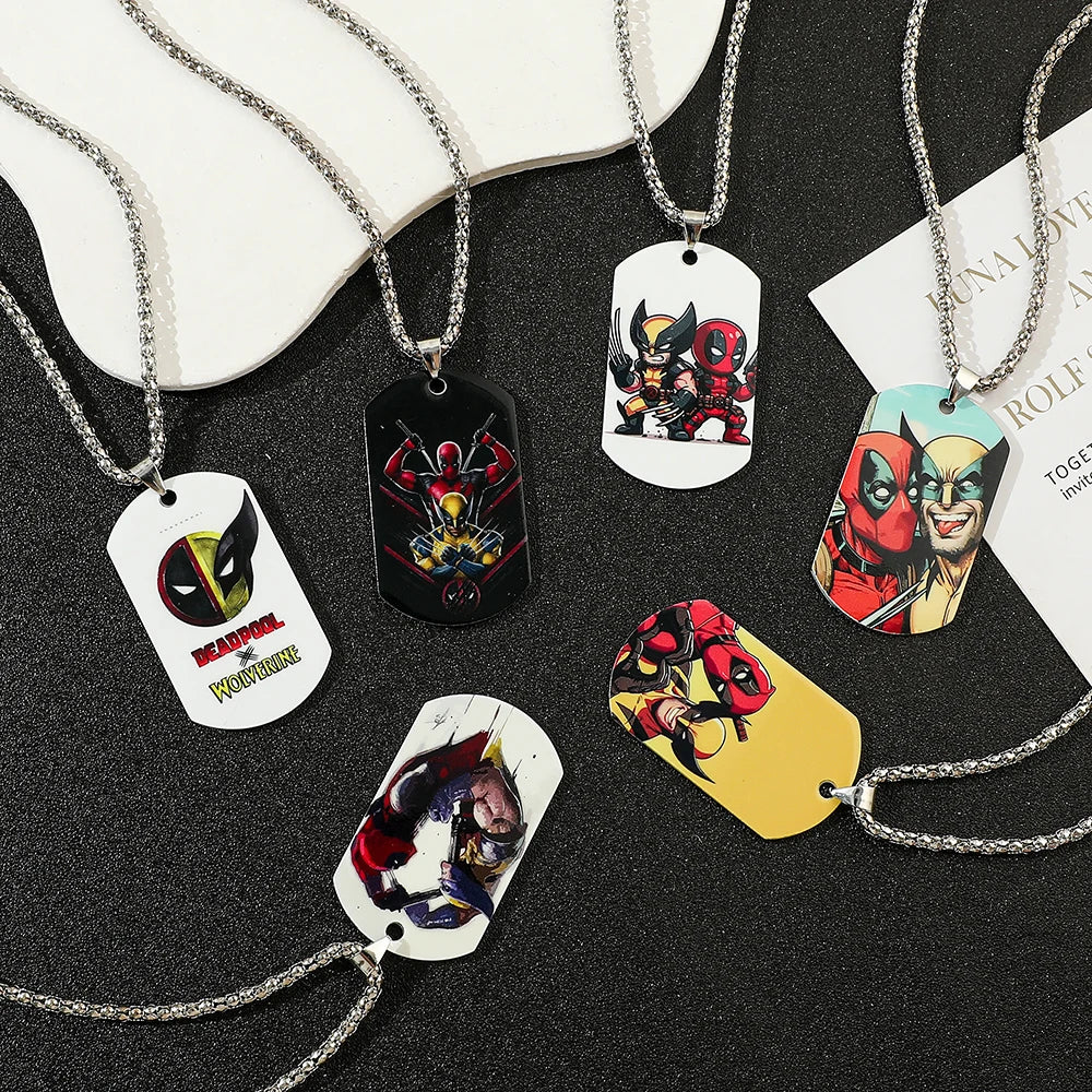 Hundemarke Deadpool & Wolverine – Lächelndes Comic-Selfie