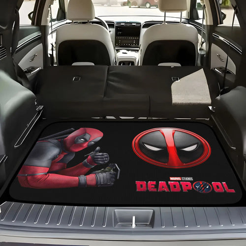 Auto-Kofferraummatte Deadpool - Sitzend Daumen Hoch Marvel Logo