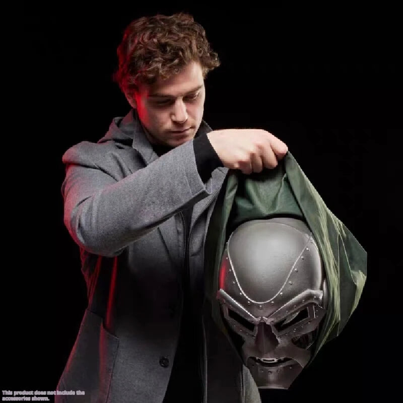 Doctor Doom Maske - Silberner Kunstharzhelm mit Umhang