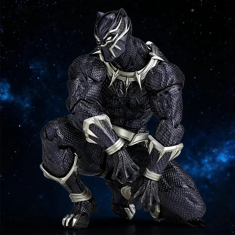 Black Panther 3.0 Gelenkfigur – goldene Schuppentextur mit Deko-Speer