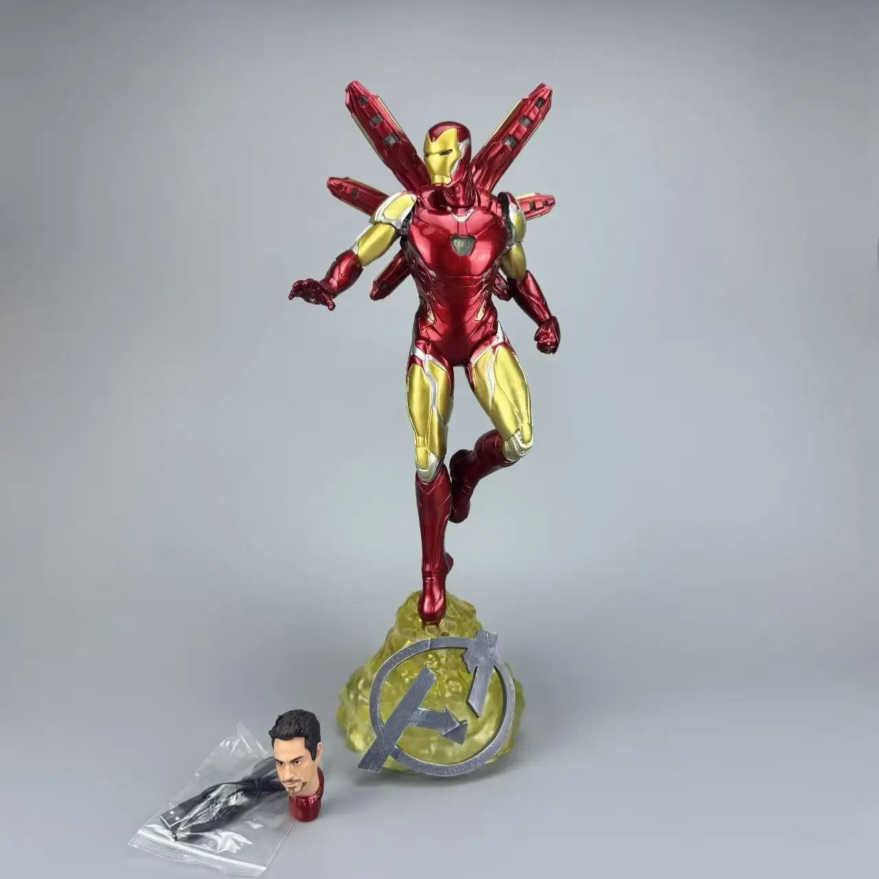 Iron Man Doppel-Kopf-LED-Statue – Avengers Nachtliche Skyline