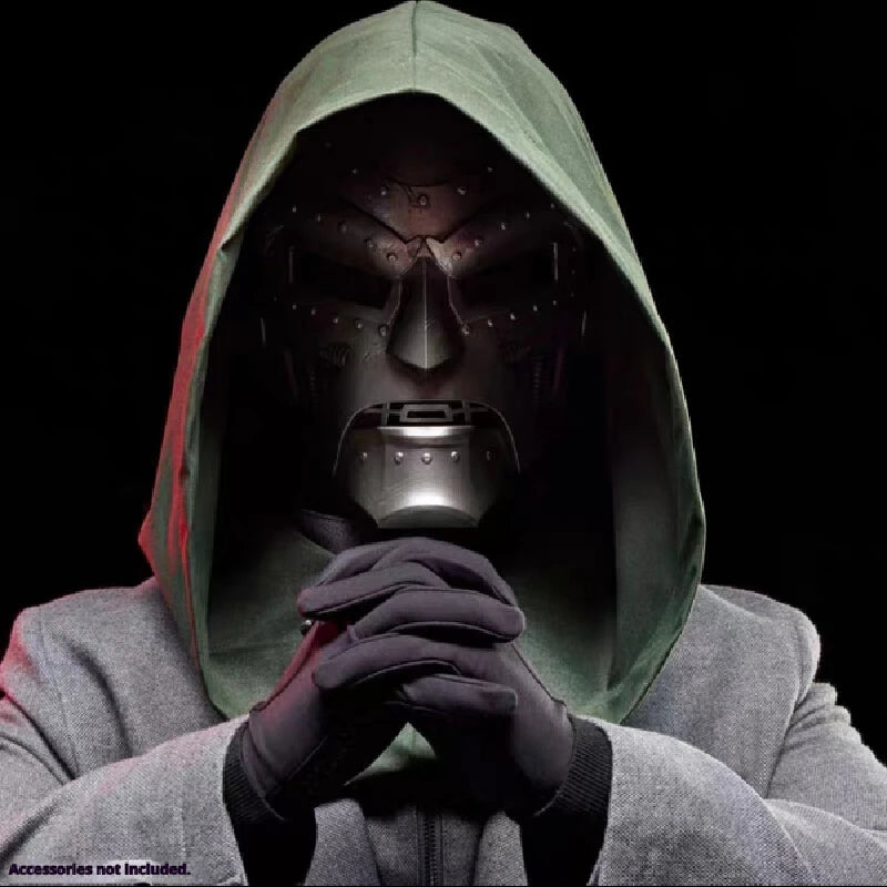 Doctor Doom Maske - Silberner Kunstharzhelm mit Umhang