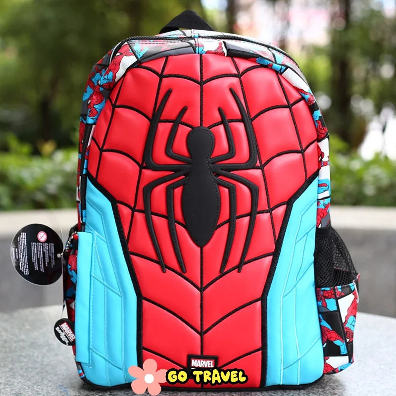 Marvel Multi-Helden Rucksack – Abnehmbare Avengers-Anstecker