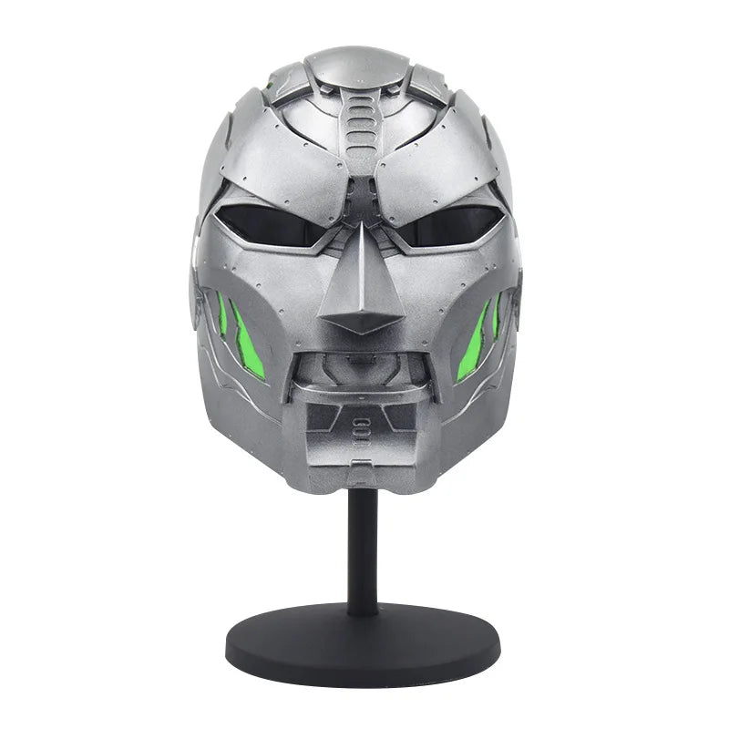 Doctor Doom Maske - Silberner Metallhelm mit kantigem, grünem Design