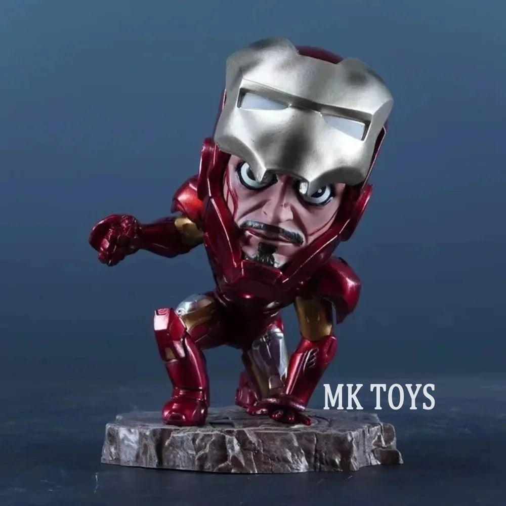 Iron Man Figur Knieend Chibi-Stil - MK Toys 13cm