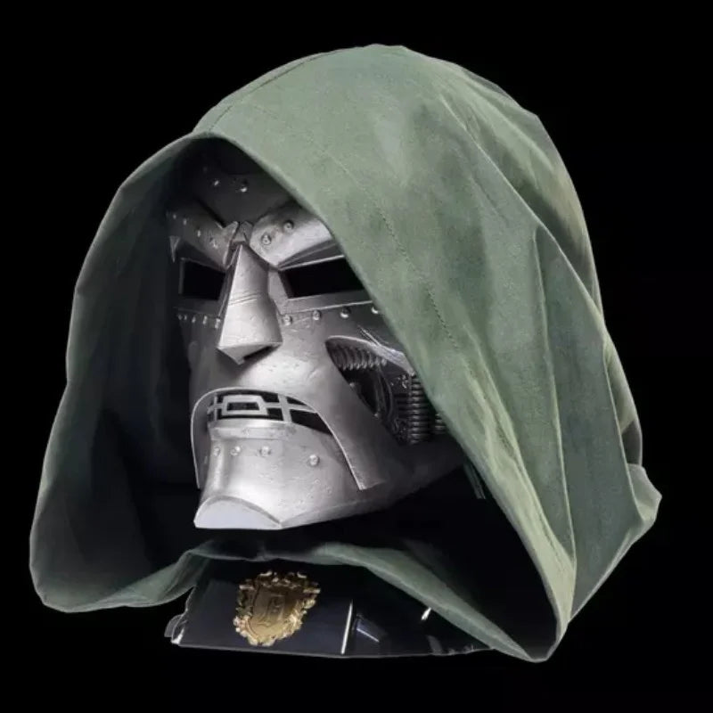 Doctor Doom Maske - Silberner Kunstharzhelm mit Umhang