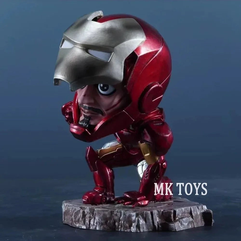 Iron Man Figur Knieend Chibi-Stil - MK Toys 13cm