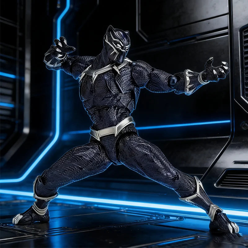 Black Panther 3.0 Gelenkfigur – goldene Schuppentextur mit Deko-Speer