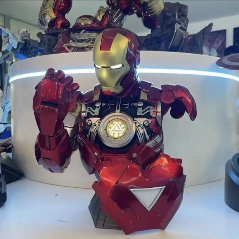 Avengers Iron Man Leuchtbüste - Klassischer Avengers Sockel