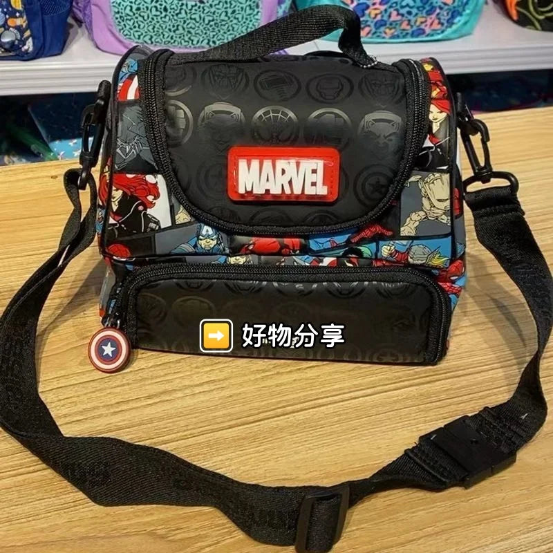 Marvel Multi-Helden Rucksack – Abnehmbare Avengers-Anstecker