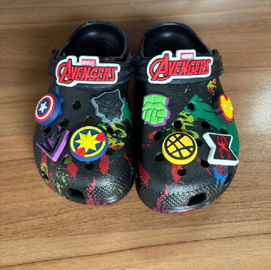 Clogs Avengers Multihelden - Schwarzer Hintergrund mit Spritzern