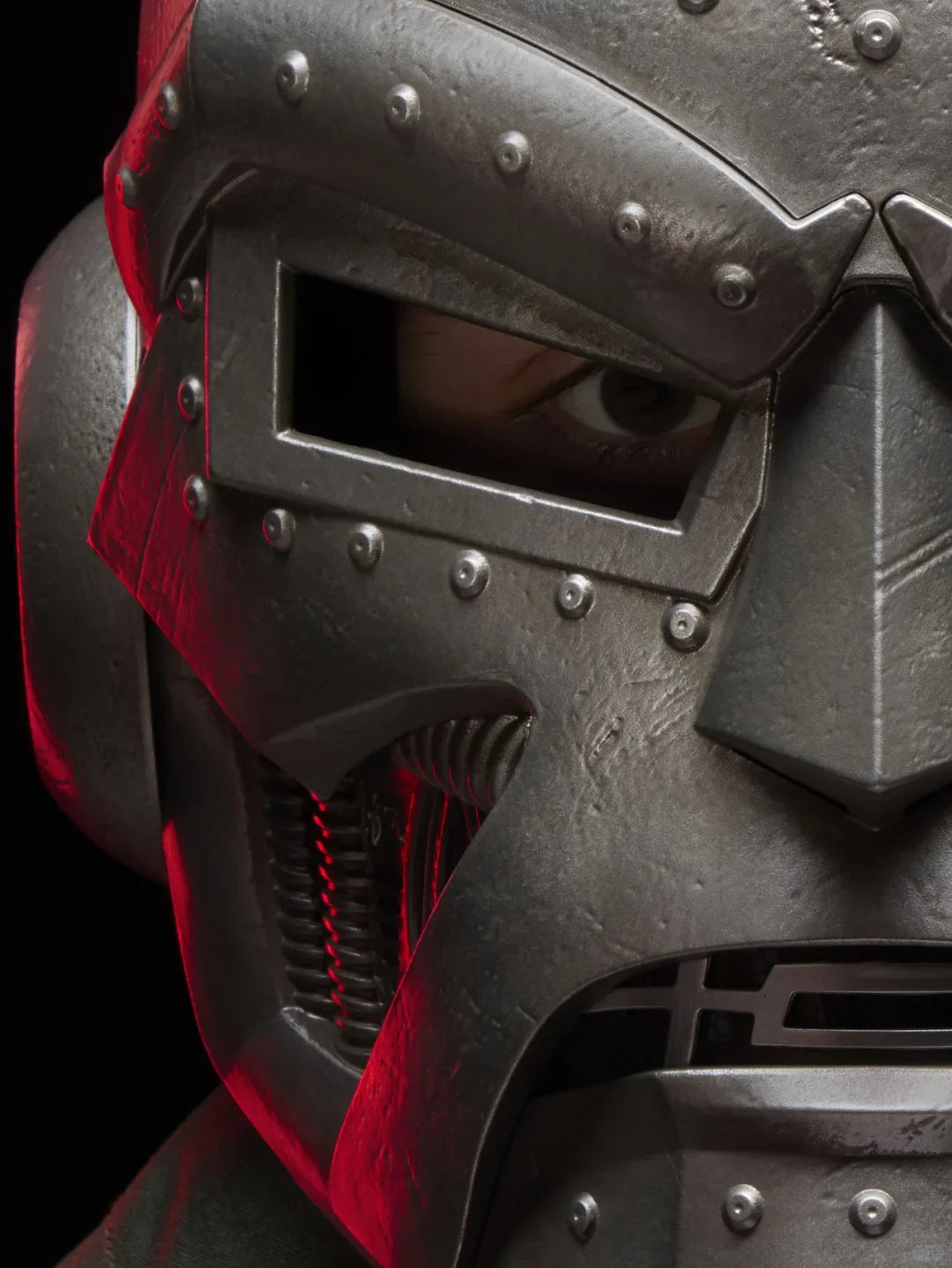 Doctor Doom Maske - Silberner Kunstharzhelm mit Umhang