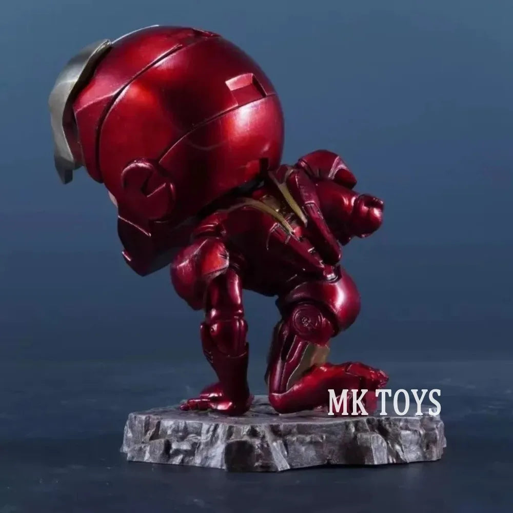 Iron Man Figur Knieend Chibi-Stil - MK Toys 13cm