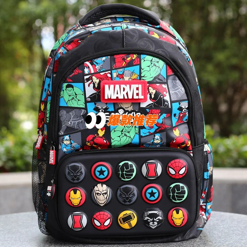 Marvel Multi-Helden Rucksack – Abnehmbare Avengers-Anstecker