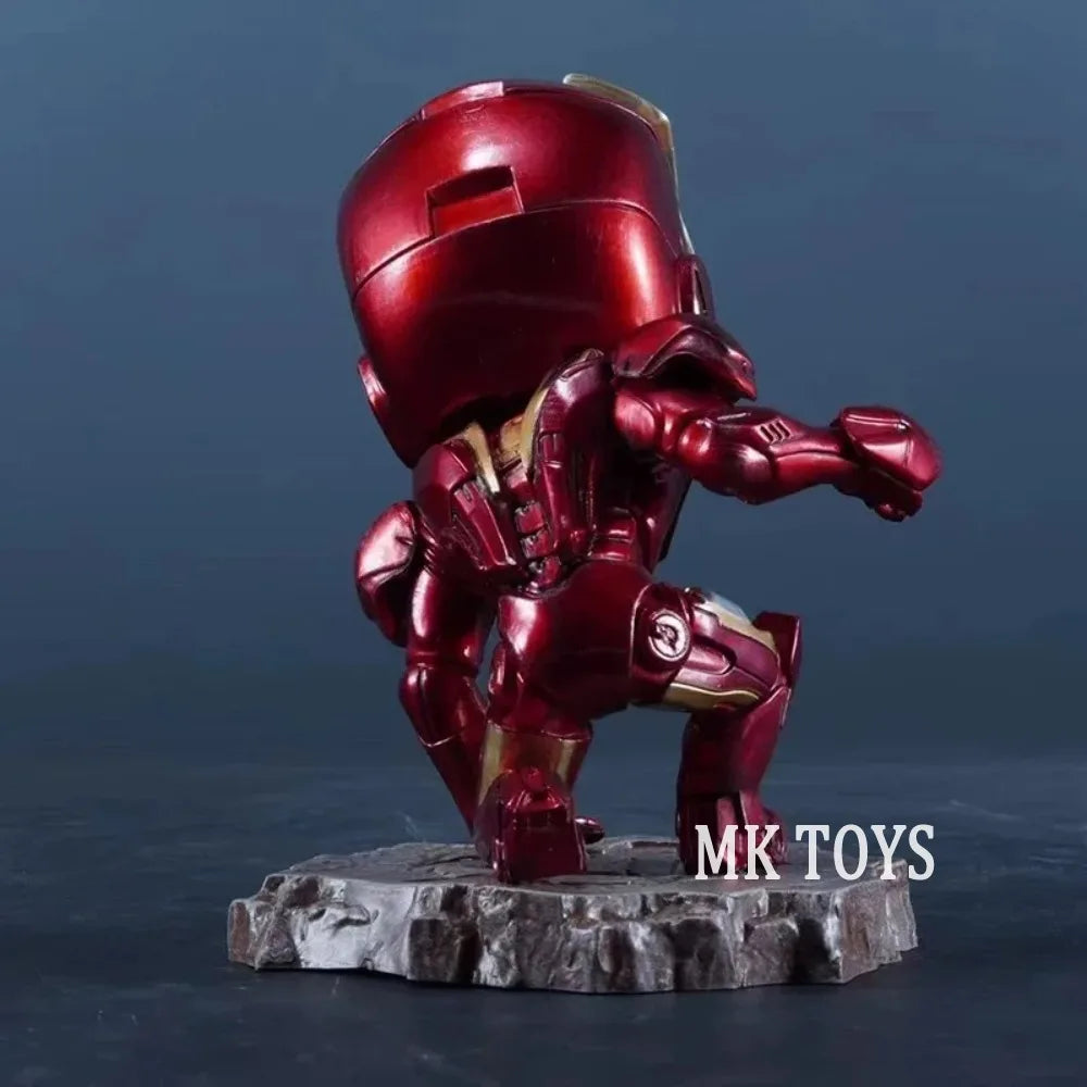 Iron Man Figur Knieend Chibi-Stil - MK Toys 13cm