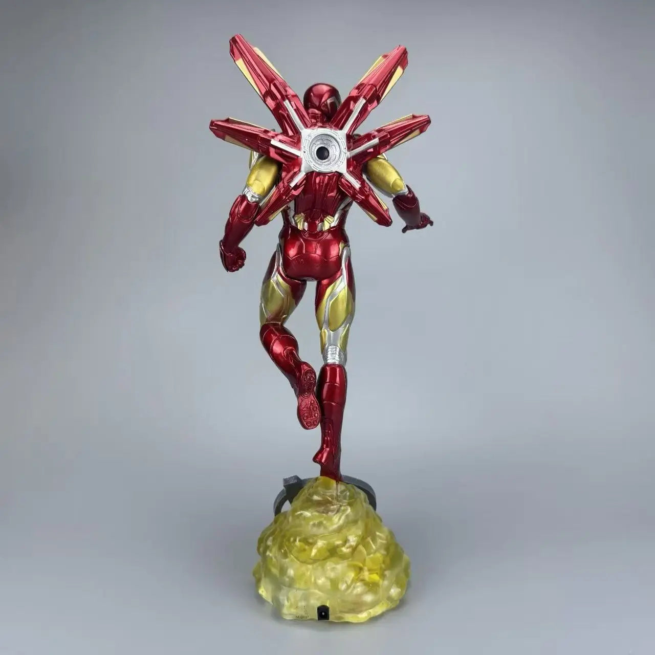 Iron Man Doppel-Kopf-LED-Statue – Avengers Nachtliche Skyline