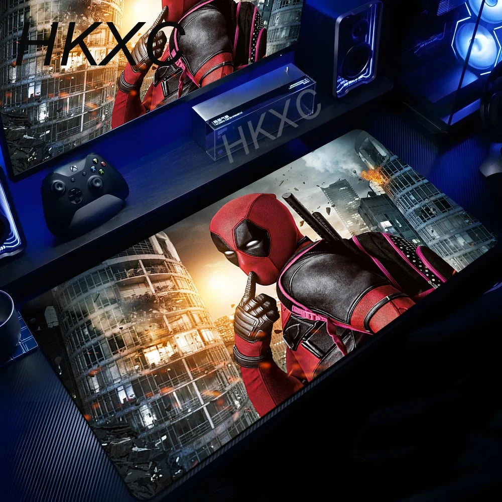 Marvel Deadpool Mauspad - Finger Mund brennende Stadt