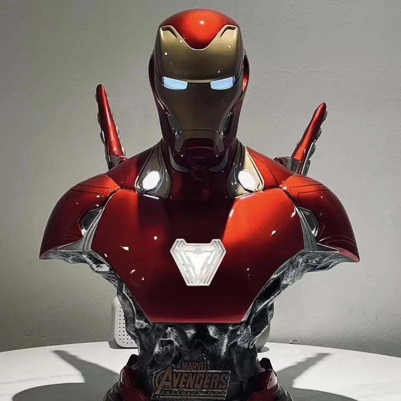 Avengers Leuchtbüste Iron Man - Runder Reaktor Erhobene Faust