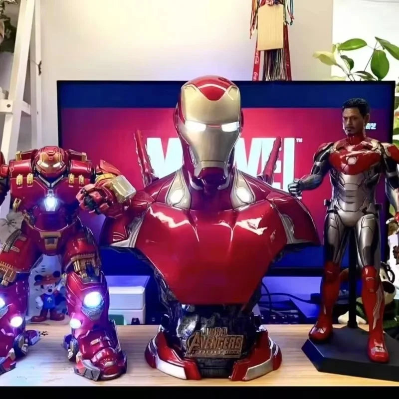 Avengers Leuchtbüste Iron Man - Runder Reaktor Erhobene Faust